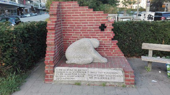 Mahnmal fur die Bombenopfer